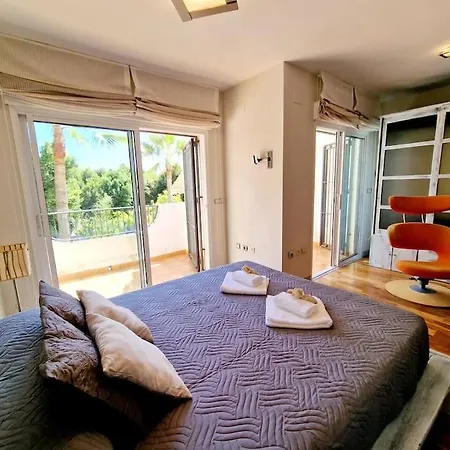 Апартаменты Cervantes House *